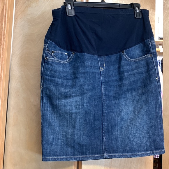 Old navy sz medium maternity jean skirt - Picture 6 of 7